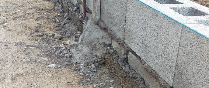 Construcción de un murete con bloques de hormigón