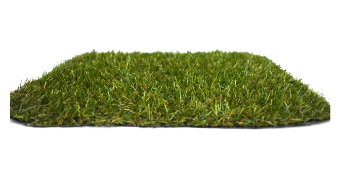 Muestra de césped artificial verde sobre fondo blanco