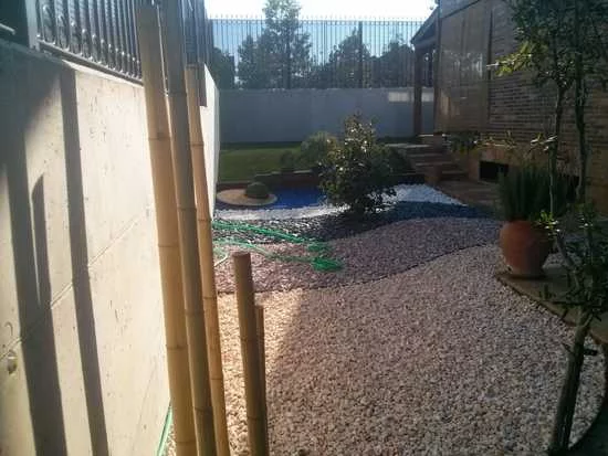 Decoraciones en césped artificiales para estanques de Ibercesped ®
